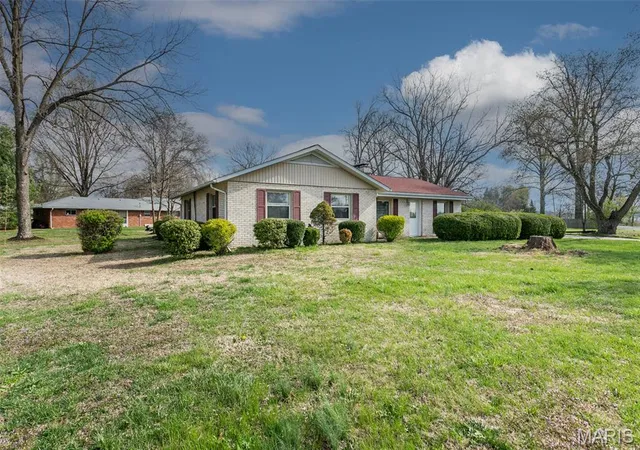 Photo 2 of Single family home for sale at 155 Troy Rd, Collinsville, IL 62234 | MLS# MIS26068858 | Listing updated on 2026-10-29