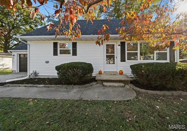 Photo 2 of Single family home for sale at 602 E Green St, Mascoutah, IL 62258 | MLS# MIS26068865 | Listing updated on 2026-10-29