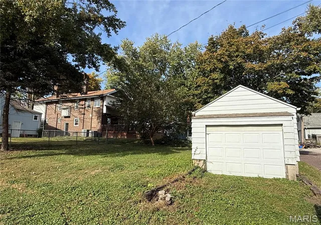 Photo 2 of Single family home for sale at 415 Wabash Ave, Belleville, IL 62220 | MLS# MIS26068868 | Listing updated on 2026-10-28