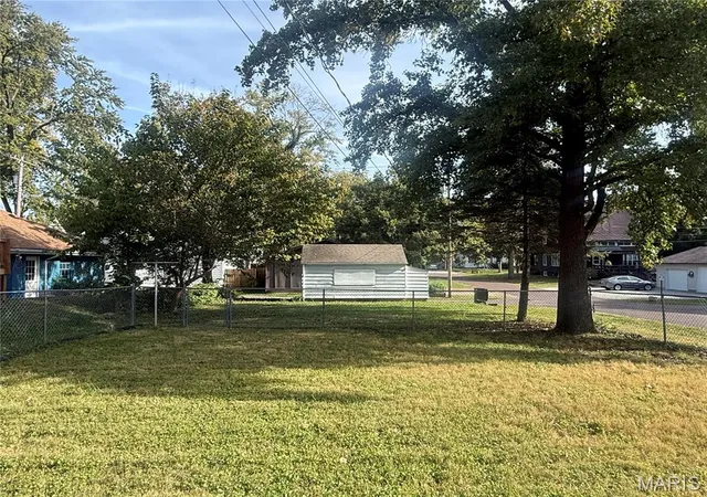 Photo 3 of Single family home for sale at 415 Wabash Ave, Belleville, IL 62220 | MLS# MIS26068868 | Listing updated on 2026-10-28