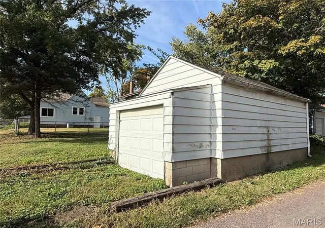 Photo 4 of Single family home for sale at 415 Wabash Ave, Belleville, IL 62220 | MLS# MIS26068868 | Listing updated on 2026-10-28