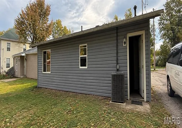 Photo 3 of Single family home for sale at 311 Mckinley Ave, Warrenton, MO 63383 | MLS# MIS26068872 | Listing updated on 2026-10-27