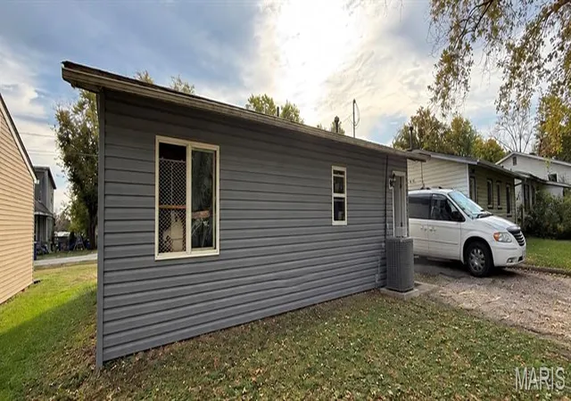Photo 4 of Single family home for sale at 311 Mckinley Ave, Warrenton, MO 63383 | MLS# MIS26068872 | Listing updated on 2026-10-27