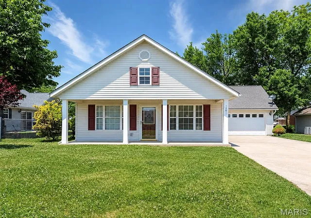 Single family home for sale at 1201 Megan St, Jerseyville, IL 62052 | MLS# MIS26068874