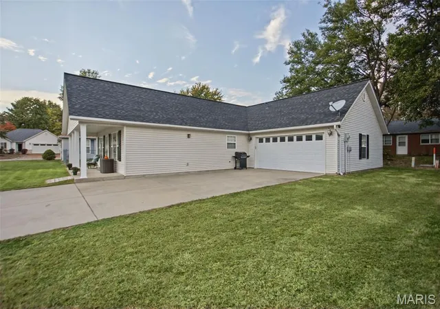 Photo 4 of Single family home for sale at 1201 Megan St, Jerseyville, IL 62052 | MLS# MIS26068874 | Listing updated on 2026-10-29