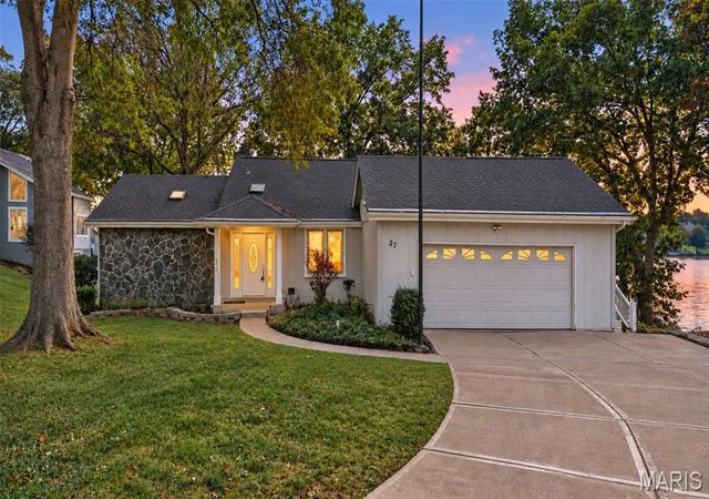 Photo 1 of Single family home for sale at 27 Marquette Dr, Lake Saint Louis, MO 63367 | MLS# MIS26068892 | Listing updated on 2026-10-30