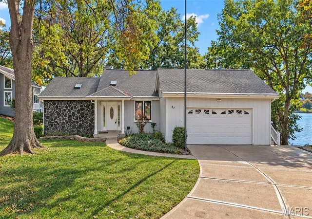 Photo 1 of Single family home for sale at 27 Marquette Dr, Lake Saint Louis, MO 63367 | MLS# MIS26068892 | Listing updated on 2026-10-30