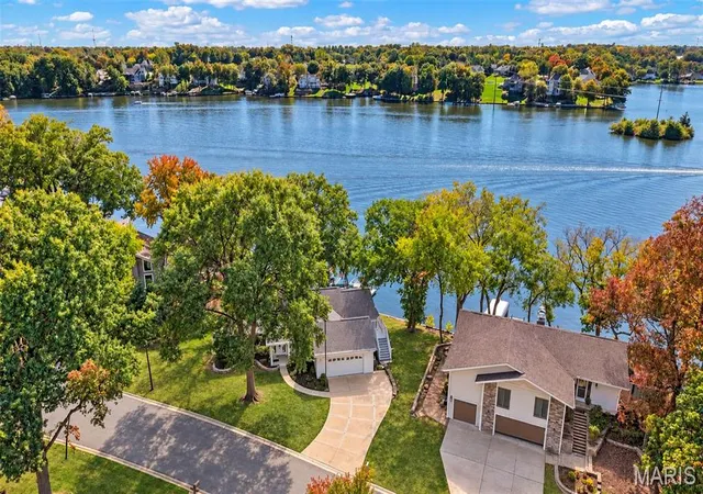Photo 2 of Single family home for sale at 27 Marquette Dr, Lake Saint Louis, MO 63367 | MLS# MIS26068892 | Listing updated on 2026-10-30