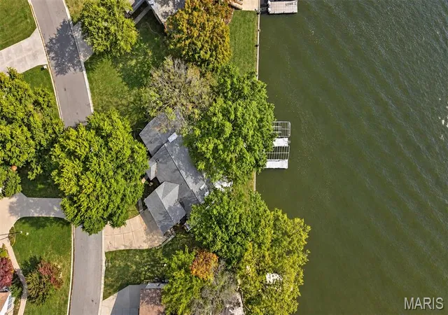 Photo 3 of Single family home for sale at 27 Marquette Dr, Lake Saint Louis, MO 63367 | MLS# MIS26068892 | Listing updated on 2026-10-30