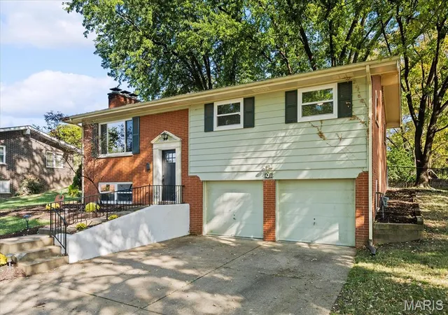 Photo 1 of Single family home for sale at 10 Chamberlain Ct, Belleville, IL 62223 | MLS# MIS26068893 | Listing updated on 2026-10-28