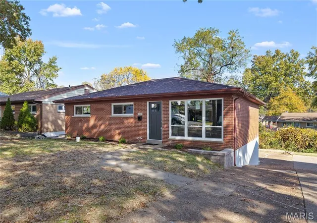 Single family home for sale at 1528 Park Way Dr, Saint Louis, MO 63130 | MLS# MIS26068902