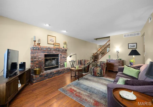 Photo 2 of Townhouse for sale at 1628 Progress Ln, Belleville, IL 62221 | MLS# MIS26068907 | Listing updated on 2026-10-29