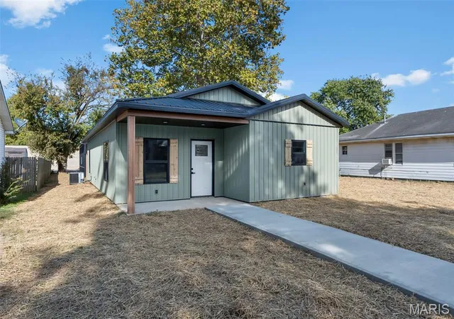 Photo 1 of Single family home for sale at 209 W Davidson Ave, Chaffee, MO 63740 | MLS# MIS26068910 | Listing updated on 2026-10-29