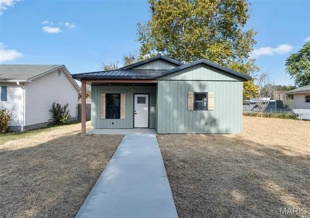 Photo 2 of Single family home for sale at 209 W Davidson Ave, Chaffee, MO 63740 | MLS# MIS26068910 | Listing updated on 2026-10-29