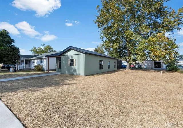 Photo 3 of Single family home for sale at 209 W Davidson Ave, Chaffee, MO 63740 | MLS# MIS26068910 | Listing updated on 2026-10-29