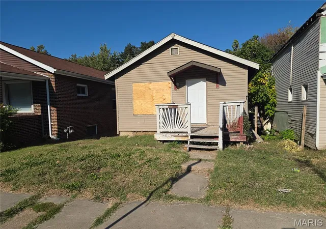 Single family home for sale at 5917 Harney Ave, Saint Louis, MO 63136 | MLS# MIS26068919