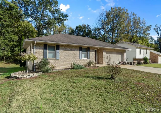 Photo 3 of Single family home for sale at 1736 Northwoods Ct, Cape Girardeau, MO 63701 | MLS# MIS26068925 | Listing updated on 2026-10-27