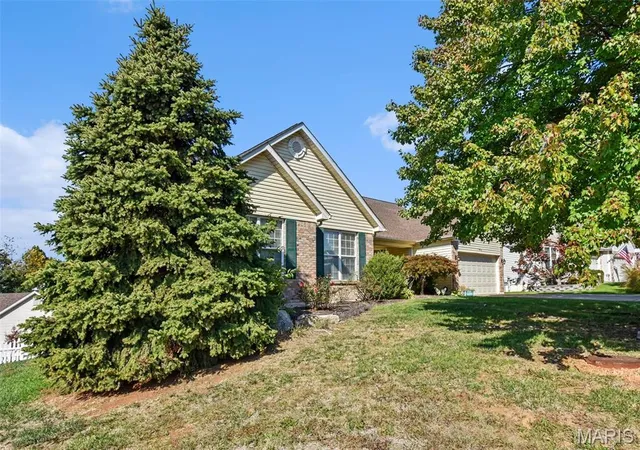 Photo 2 of Single family home for sale at 923 Midpoint Dr, O'fallon, MO 63366 | MLS# MIS26068935 | Listing updated on 2026-10-29