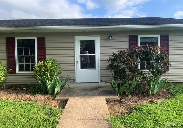 Photo 4 of Single family home for sale at 1736 Debbie Ln, Owensville, MO 65066 | MLS# MIS26068938 | Listing updated on 2026-10-29