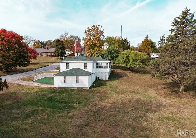 Photo 3 of Single family home for sale at 221 S Washington St, De Soto, MO 63020 | MLS# MIS26068949 | Listing updated on 2026-10-28
