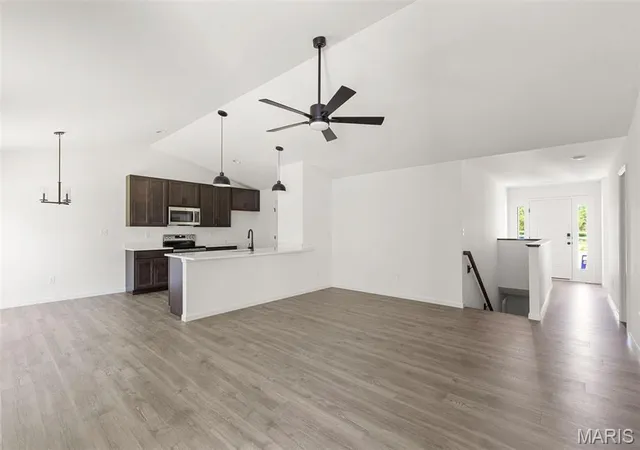 Photo 2 of Single family home for sale at 2313 Castle Hl Dr, Rolla, MO 65401 | MLS# MIS26068952 | Listing updated on 2026-10-27