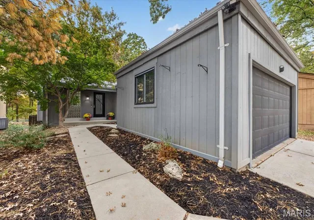 Photo 2 of Single family home for sale at 920 Chestnut Ridge Rd, Manchester, MO 63021 | MLS# MIS26068957 | Listing updated on 2026-10-29