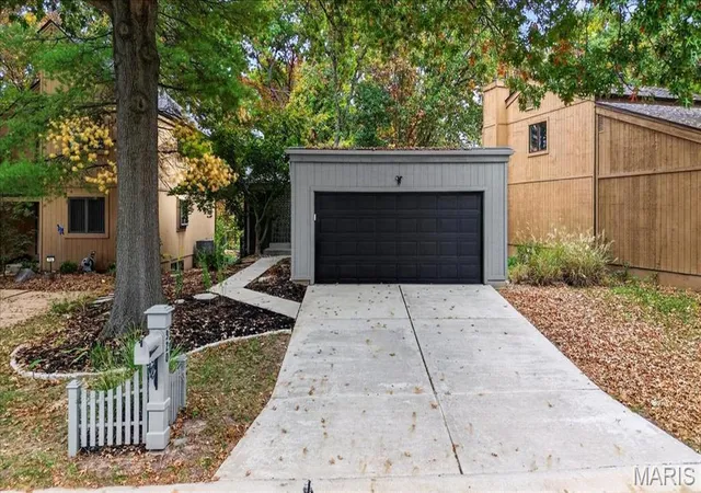 Photo 3 of Single family home for sale at 920 Chestnut Ridge Rd, Manchester, MO 63021 | MLS# MIS26068957 | Listing updated on 2026-10-29