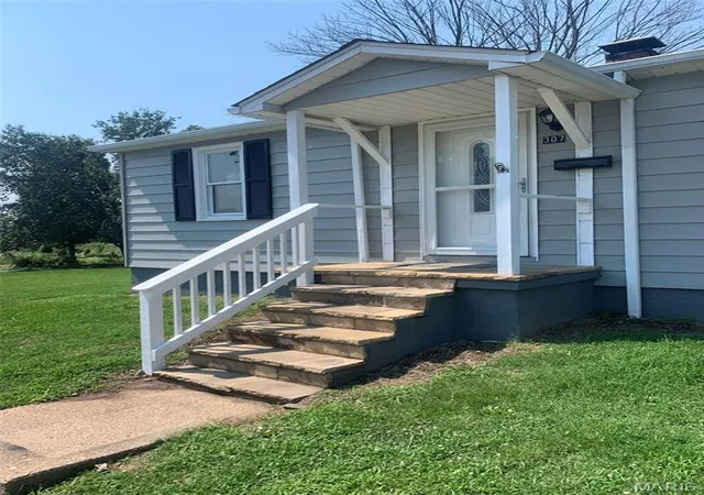 Photo 1 of Single family home for sale at 307 E Apple Ave, Owensville, MO 65066 | MLS# MIS26068964 | Listing updated on 2026-10-29