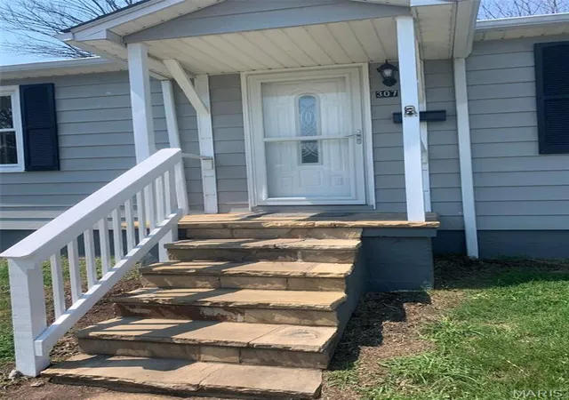 Photo 1 of Single family home for sale at 307 E Apple Ave, Owensville, MO 65066 | MLS# MIS26068964 | Listing updated on 2026-10-29
