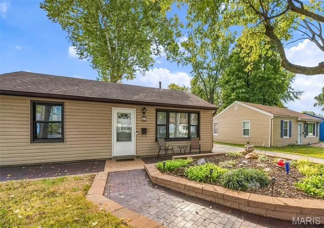 Photo 1 of Single family home for sale at 27 Mcnulty Dr, Florissant, MO 63031 | MLS# MIS26068972 | Listing updated on 2026-10-27