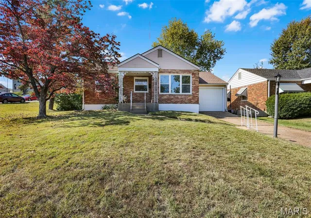 Photo 1 of Single family home for sale at 7931 E Yorkshire Dr, Saint Louis, MO 63123 | MLS# MIS26068982 | Listing updated on 2026-10-30
