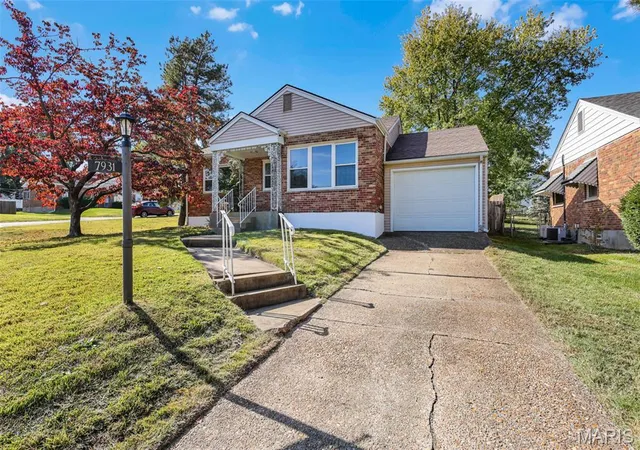 Photo 2 of Single family home for sale at 7931 E Yorkshire Dr, Saint Louis, MO 63123 | MLS# MIS26068982 | Listing updated on 2026-10-30
