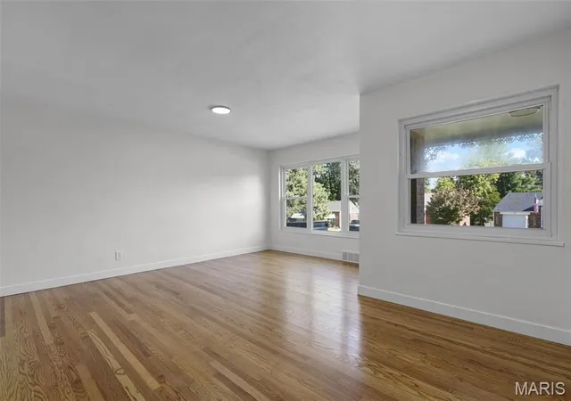 Photo 4 of Single family home for sale at 7931 E Yorkshire Dr, Saint Louis, MO 63123 | MLS# MIS26068982 | Listing updated on 2026-10-30
