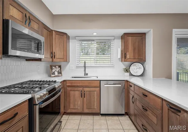 Photo 1 of Single family home for sale at 557 Pioneer Dr, Saint Peters, MO 63376 | MLS# MIS26068983 | Listing updated on 2026-10-29