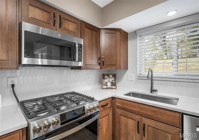 Photo 3 of Single family home for sale at 557 Pioneer Dr, Saint Peters, MO 63376 | MLS# MIS26068983 | Listing updated on 2026-10-29