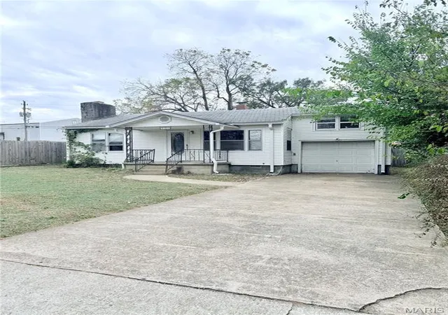 Single family home for sale at 106 Cedar Crst Dr, Lebanon, MO 65536 | MLS# MIS26068992