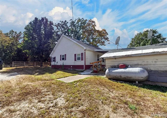 Photo 4 of Single family home for sale at 14123 Fleming Rd, Lebanon, MO 65536 | MLS# MIS26069001 | Listing updated on 2026-10-27