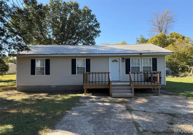 Photo 1 of Single family home for sale at 1403 S 12th Street, Poplar Bluff, MO 63901 | MLS# MIS26069003 | Listing updated on 2026-10-28