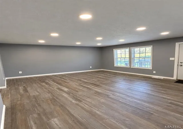 Photo 4 of Single family home for sale at 1403 S 12th Street, Poplar Bluff, MO 63901 | MLS# MIS26069003 | Listing updated on 2026-10-28