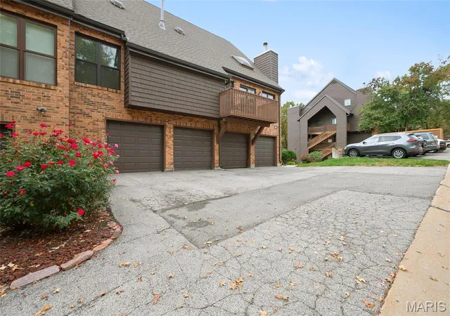 Listing Photo 1 - Condo for sale in building located at 5139 Holw Wood Ct, St. Louis, MO 63128 - Unit #A