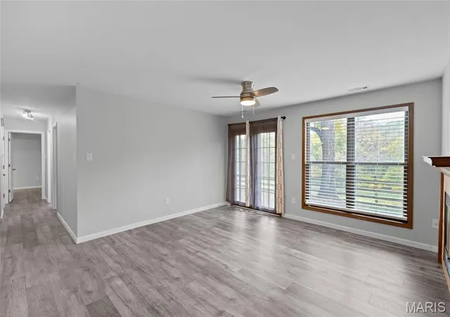 Listing Photo 5 - Condo for sale in building located at 5139 Holw Wood Ct, St. Louis, MO 63128 - Unit #A