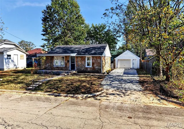 Single family home for sale at 370 Oak St, Lebanon, MO 65536 | MLS# MIS26069015
