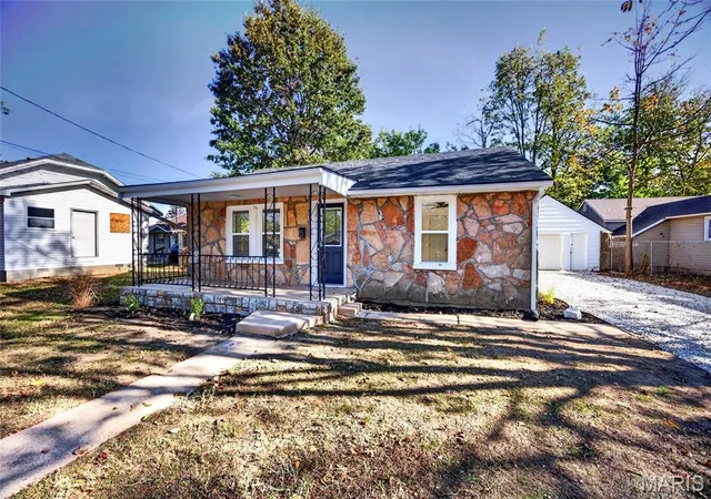 Photo 1 of Single family home for sale at 370 Oak St, Lebanon, MO 65536 | MLS# MIS26069015 | Listing updated on 2026-10-28