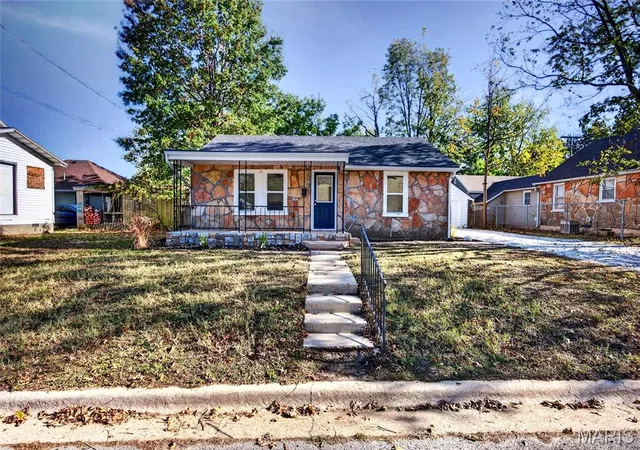 Photo 3 of Single family home for sale at 370 Oak St, Lebanon, MO 65536 | MLS# MIS26069015 | Listing updated on 2026-10-28