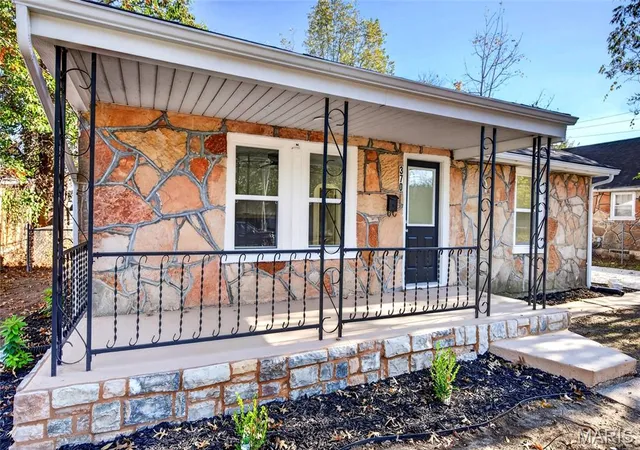 Photo 4 of Single family home for sale at 370 Oak St, Lebanon, MO 65536 | MLS# MIS26069015 | Listing updated on 2026-10-28