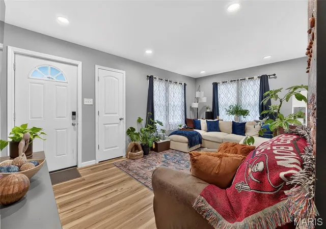 Photo 3 of Single family home for sale at 4 Godier Dr, East Saint Louis, IL 62203 | MLS# MIS26069018 | Listing updated on 2026-10-28