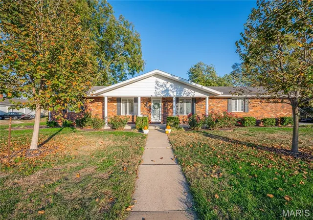 Photo 1 of Single family home for sale at 299 S Spring St, Aviston, IL 62216 | MLS# MIS26069023 | Listing updated on 2026-10-29