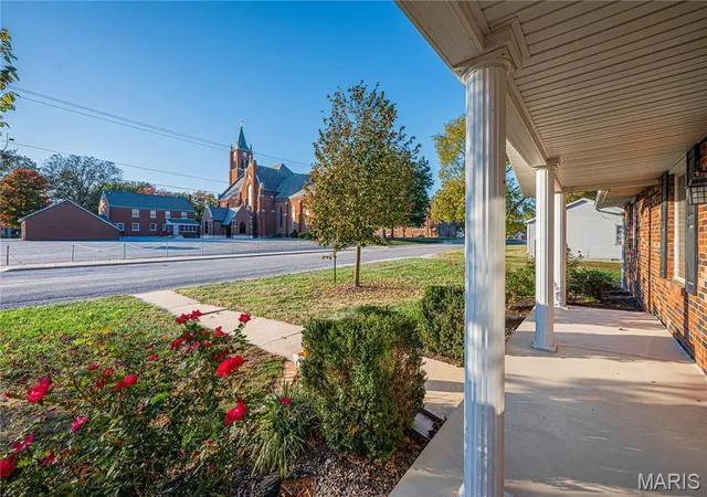 Photo 3 of Single family home for sale at 299 S Spring St, Aviston, IL 62216 | MLS# MIS26069023 | Listing updated on 2026-10-29