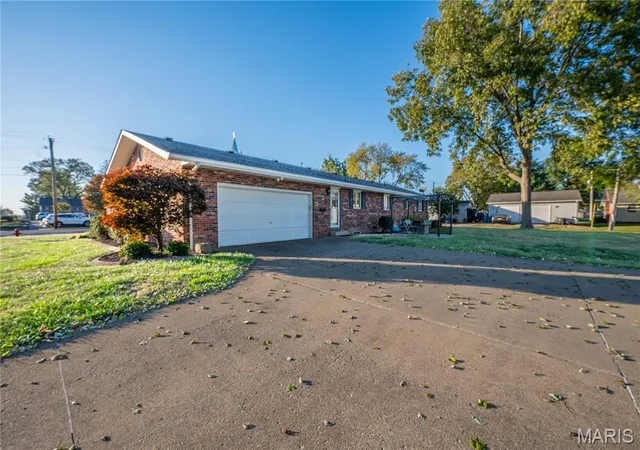 Photo 4 of Single family home for sale at 299 S Spring St, Aviston, IL 62216 | MLS# MIS26069023 | Listing updated on 2026-10-29
