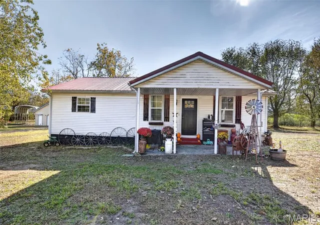 Photo 1 of Single family home for sale at 305 Greentown Rd, Buffalo, MO 65622 | MLS# MIS26069026 | Listing updated on 2026-10-28